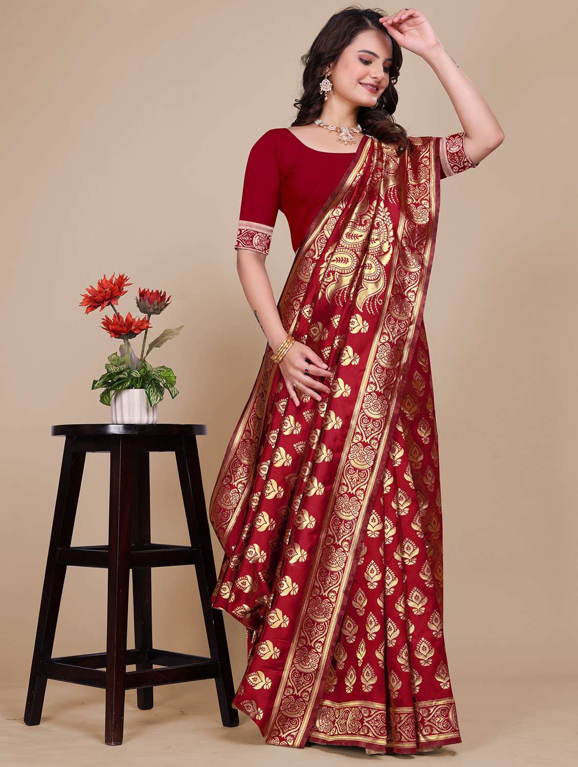 women self design banarasi saree with blouse - 21967229 - Zoom Image - 0