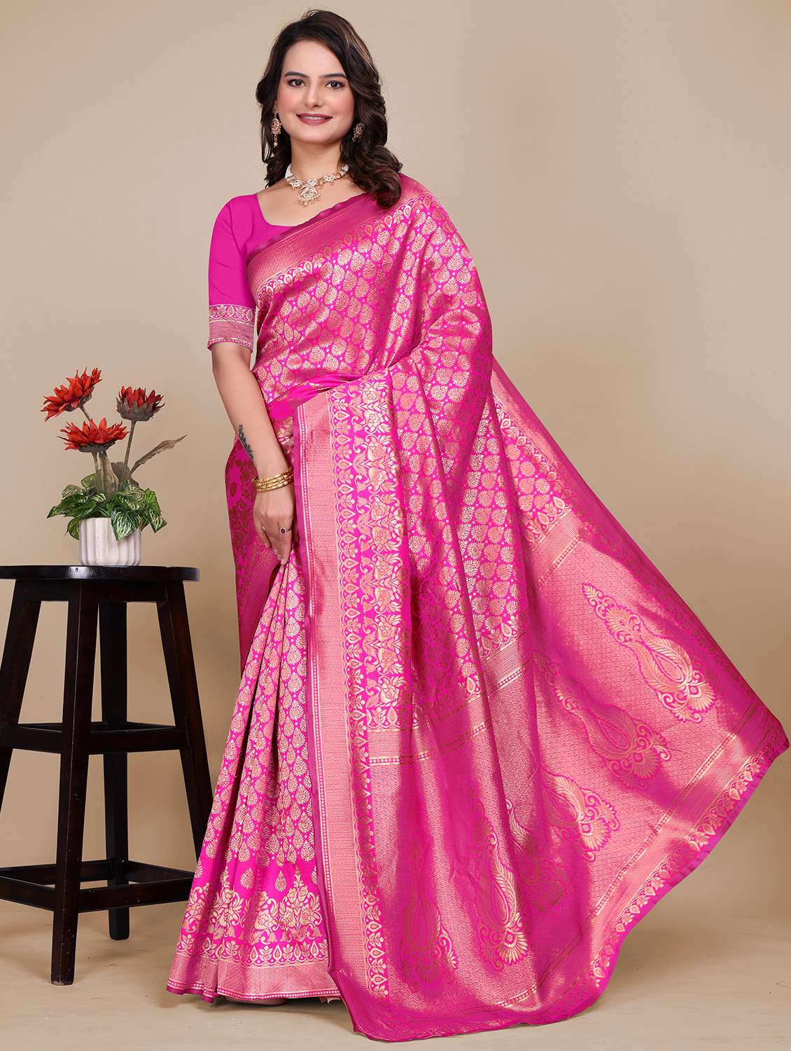 women self design banarasi saree with blouse - 21967231 - Zoom Image - 0