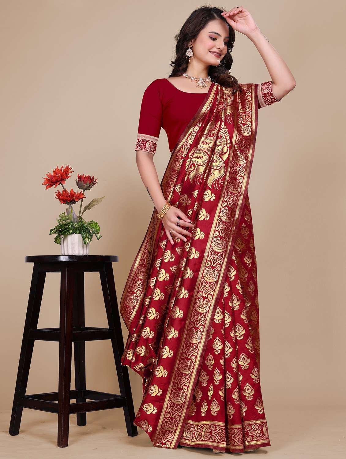 women self design banarasi saree with blouse