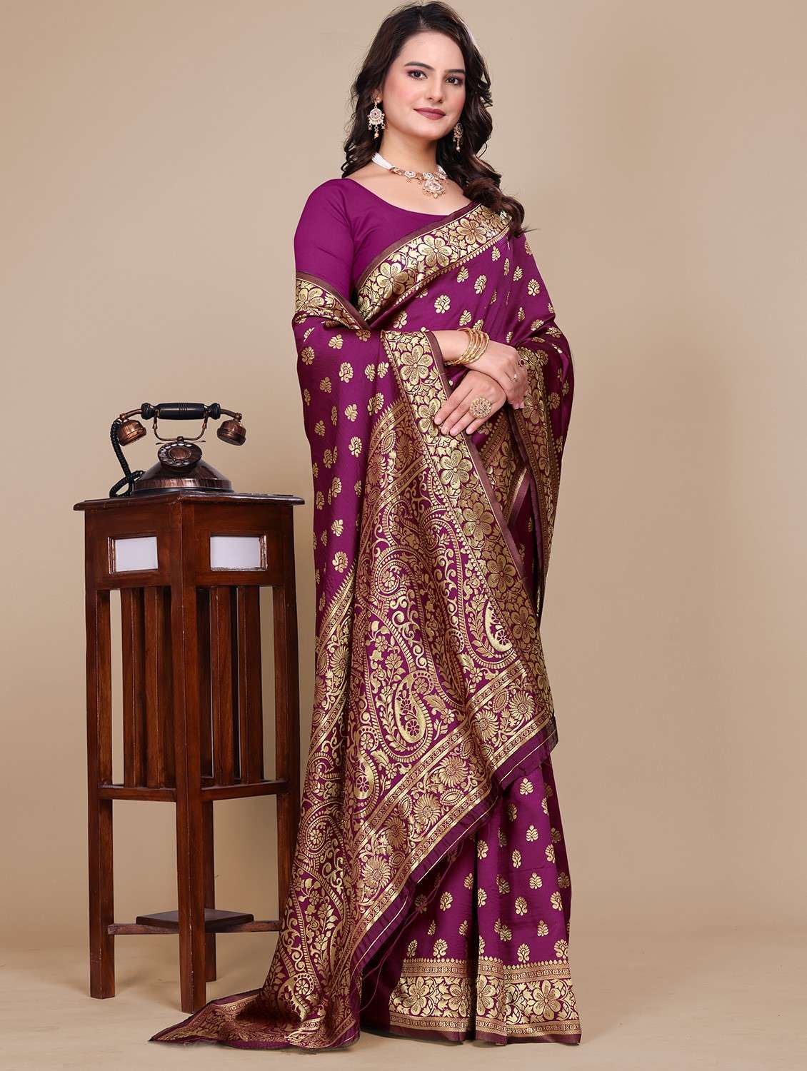 women self design banarasi saree with blouse