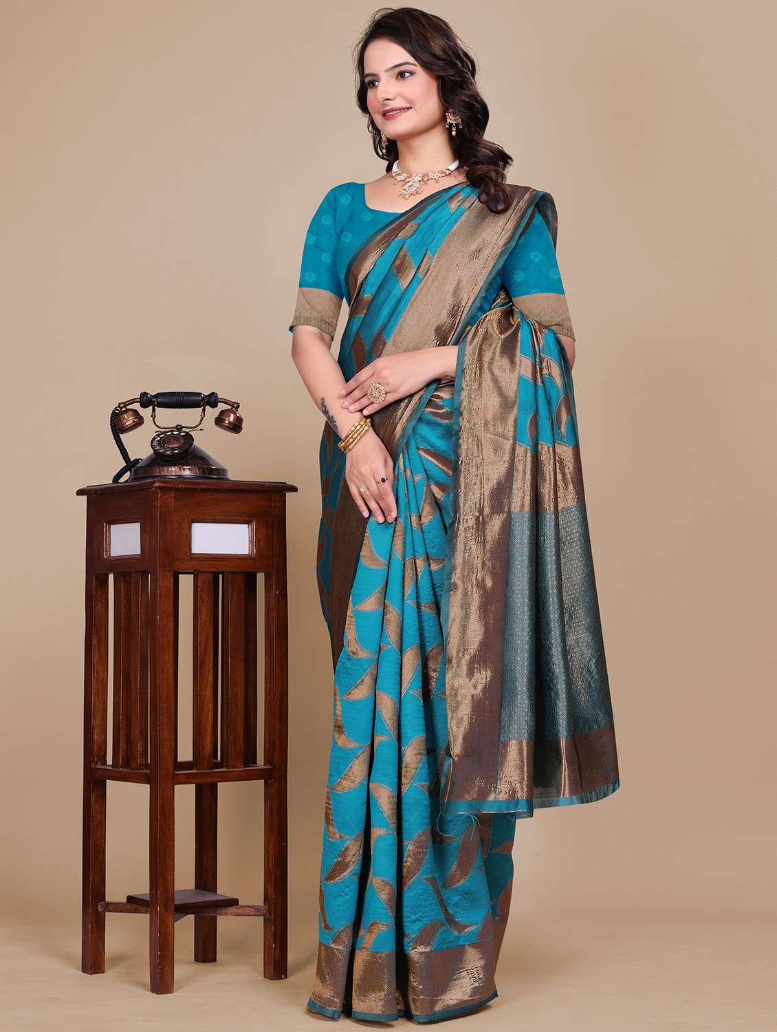 women self design banarasi saree with blouse - 21967988 - Zoom Image - 0