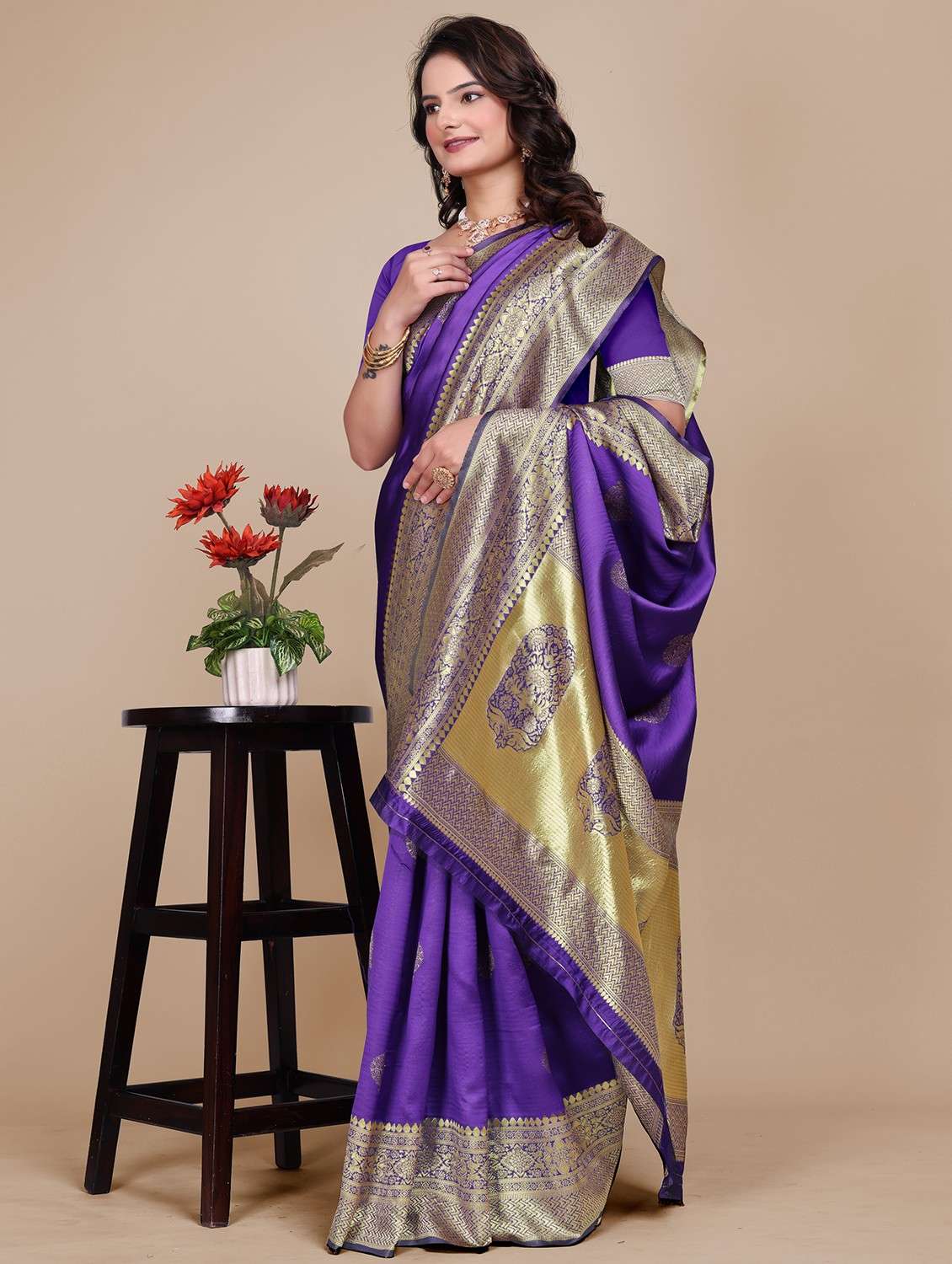 women self design banarasi saree with blouse - 21967998 -  Zoom Image - 0