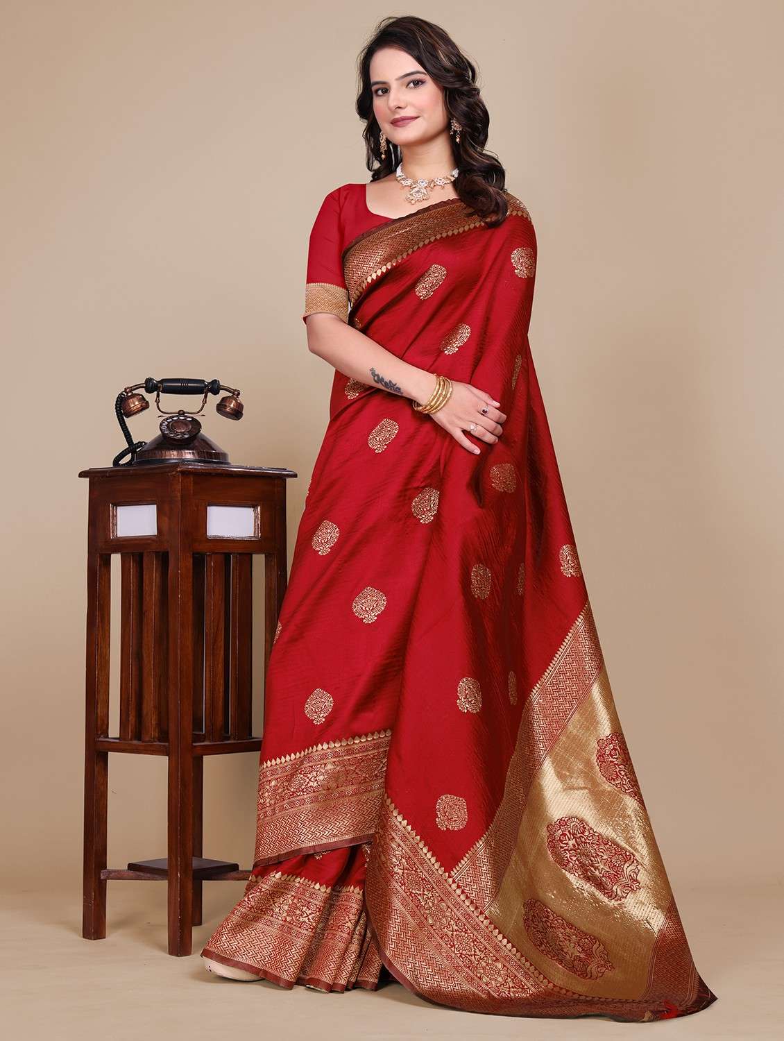women self design banarasi saree with blouse - 21968000 -  Zoom Image - 0