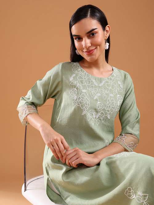 women e tmbroideredhree quarter sleeve kurta - 21968423 -  Standard Image - 0