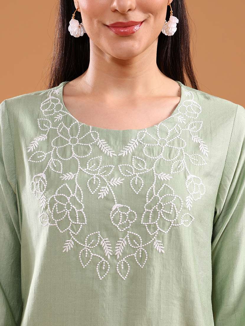 women e tmbroideredhree quarter sleeve kurta - 21968423 -  Standard Image - 5
