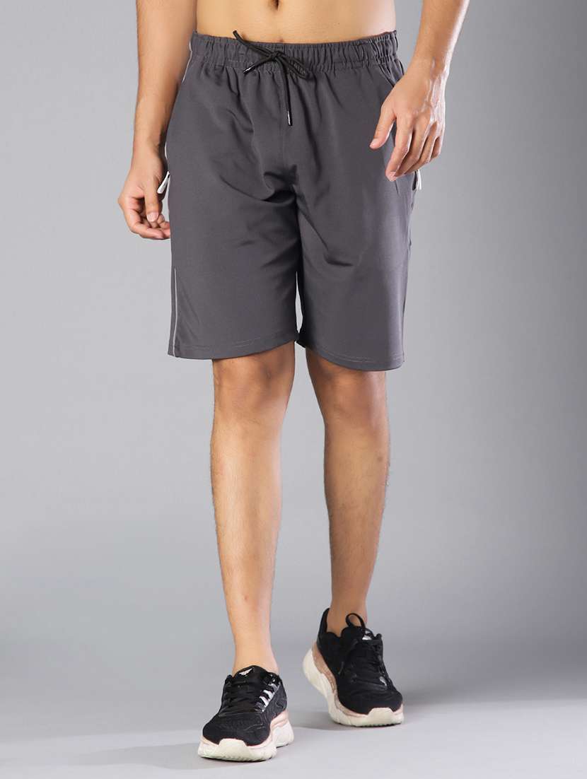 men solid mid rise sport shorts