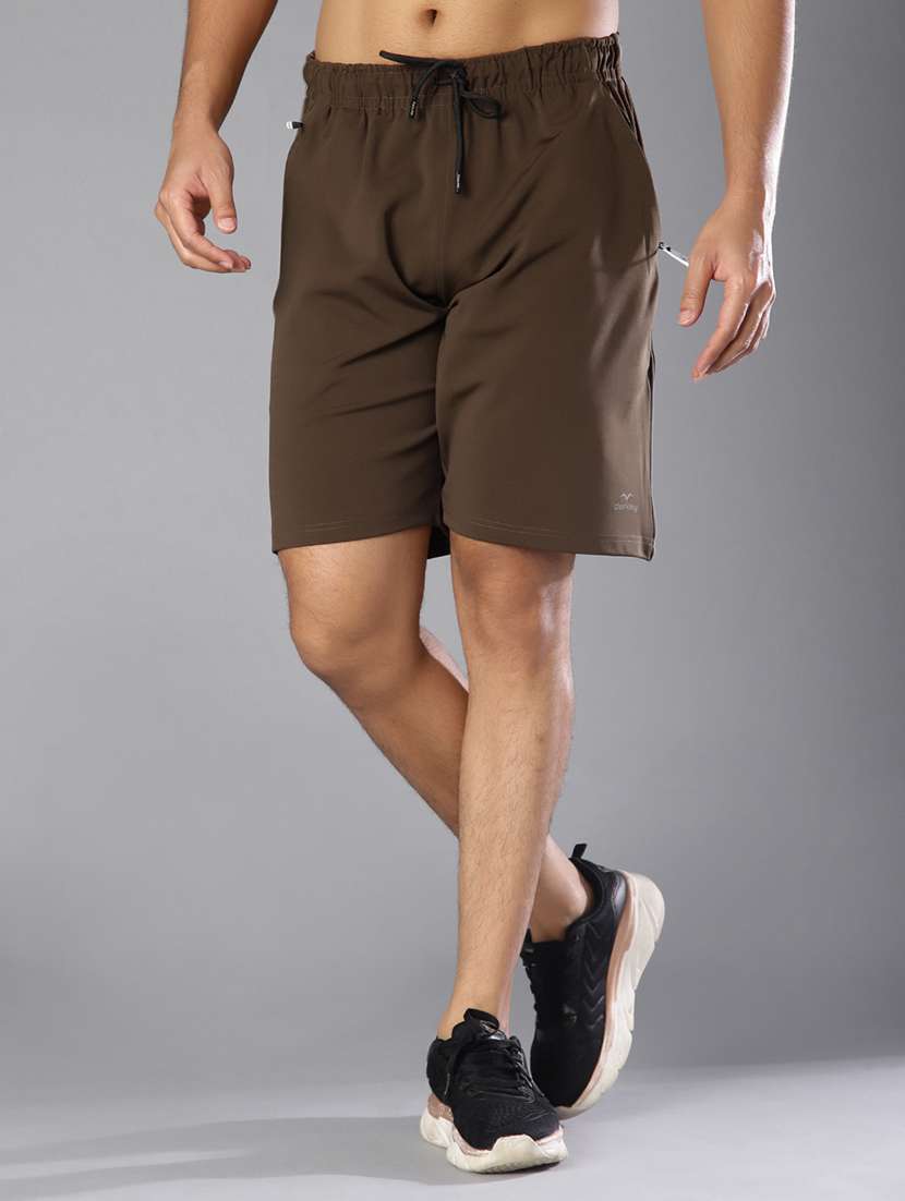 men solid mid rise sport shorts