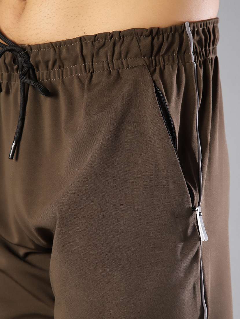 men solid mid rise sport shorts - 21968438 -  Standard Image - 5