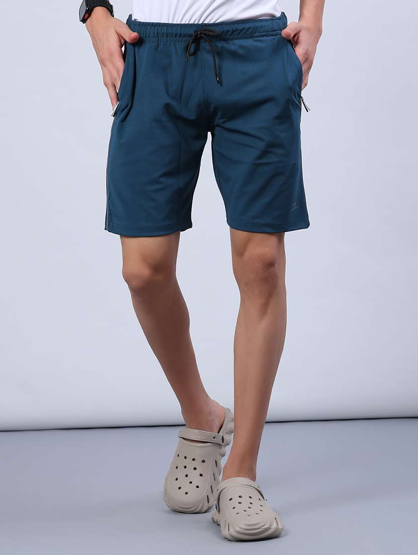 men solid mid rise sport shorts