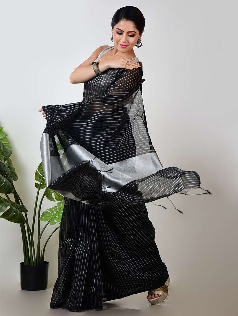 women striped printed saree with blouse - 21968632 - Standard Image - 3