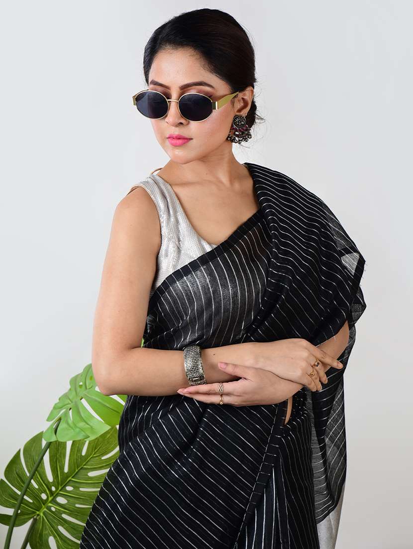 women striped printed saree with blouse - 21968632 - Standard Image - 5