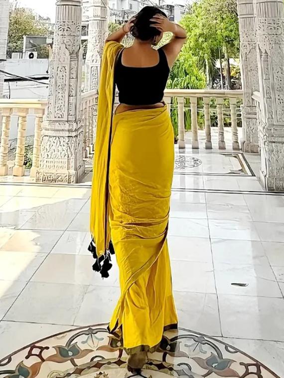 women solid plain saree with blouse - 21968647 - Standard Image - 3