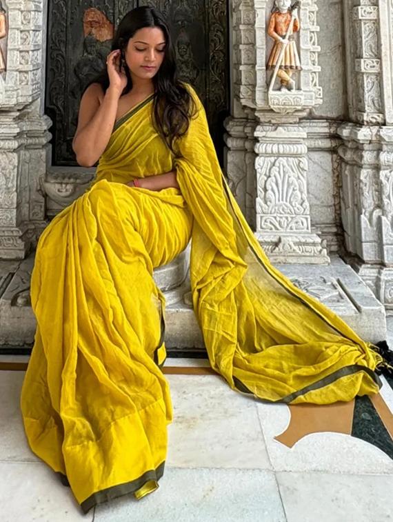 women solid plain saree with blouse - 21968647 - Standard Image - 5
