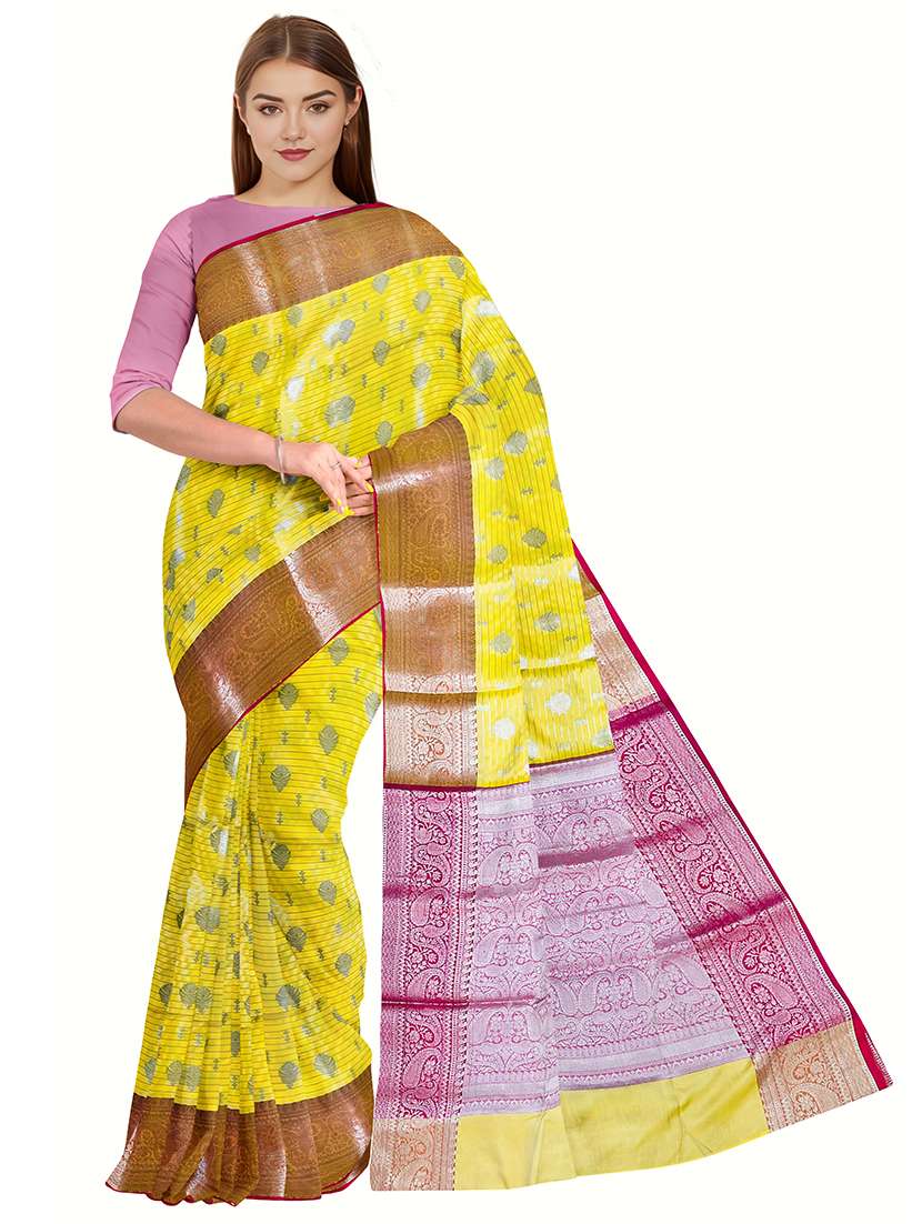 women self design bordered saree with blouse