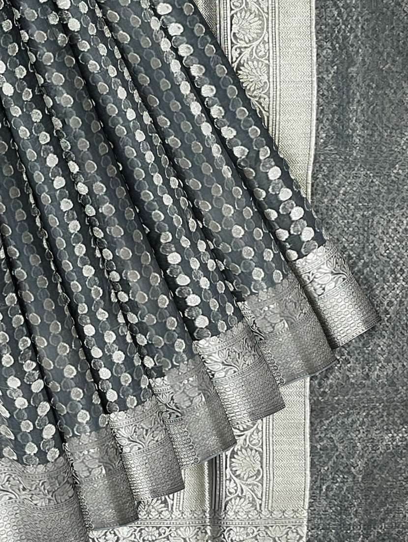 women self design bordered saree with blouse - 21968726 -  Standard Image - 3