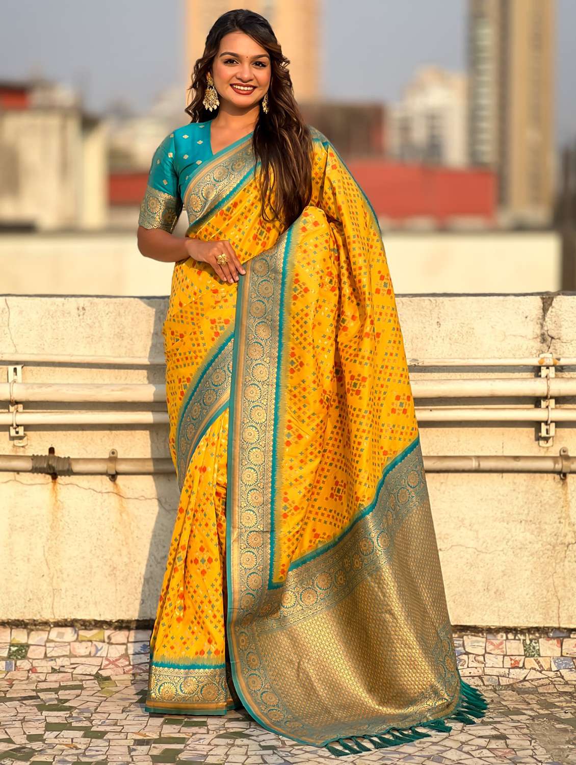 women self design patola saree with blouse - 21968790 -  Zoom Image - 0