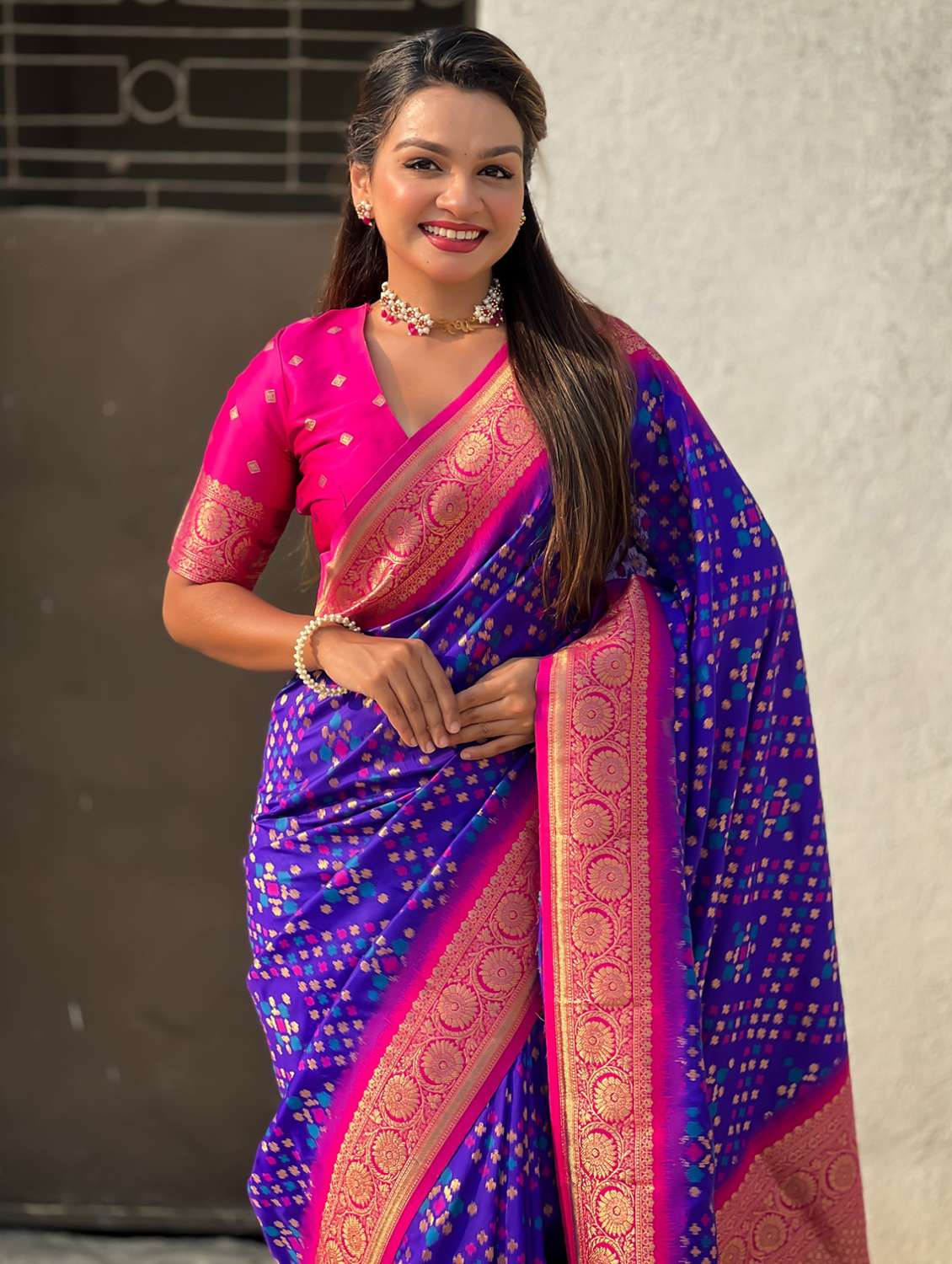 women self design patola saree with blouse - 21968793 -  Standard Image - 3