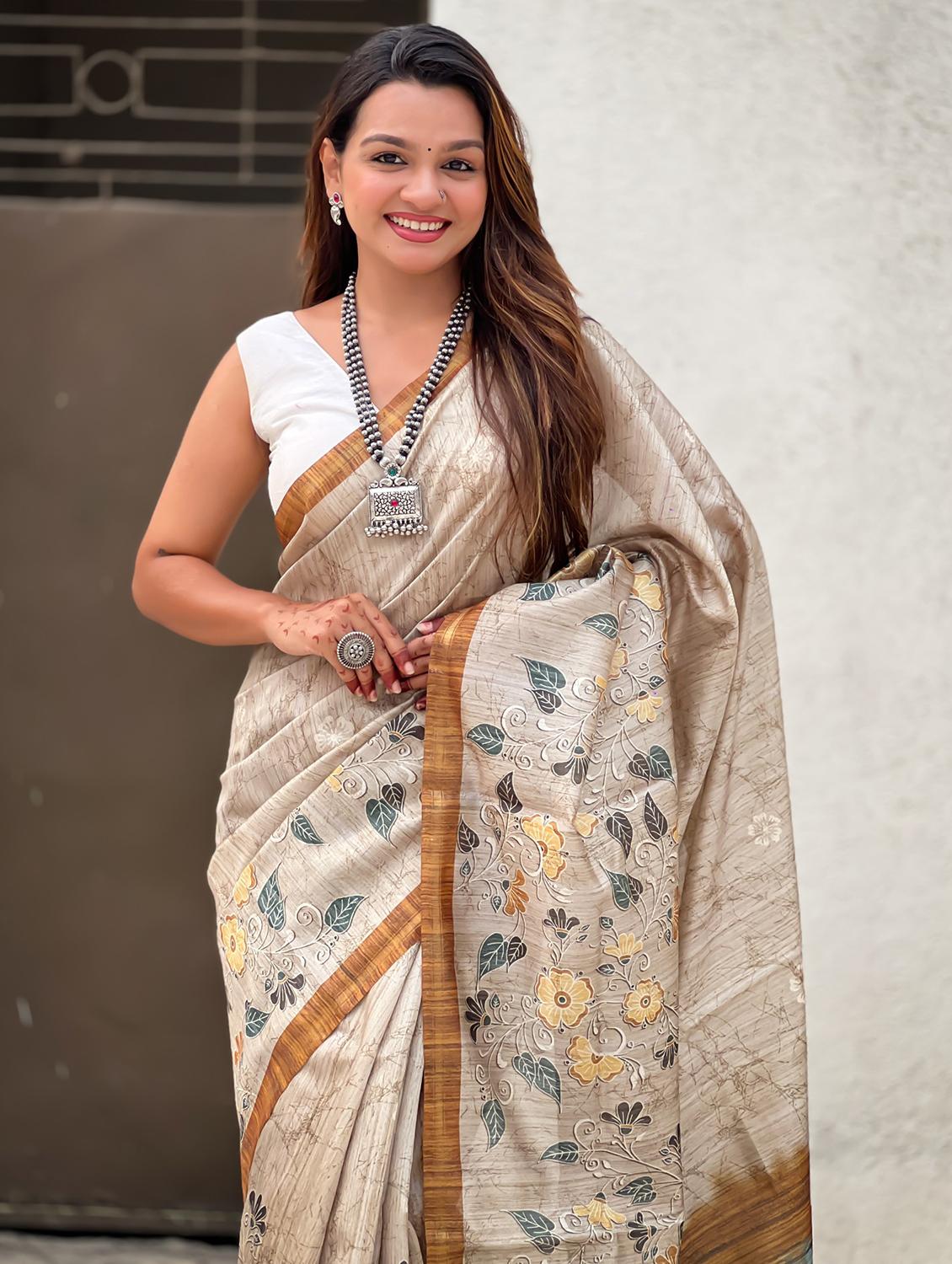 women printed casual wear saree with blouse - 21968800 - Standard Image - 3