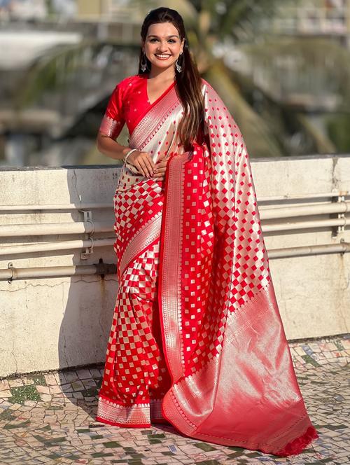 women self design banarasi saree with blouse - 21968805 - Standard Image - 0
