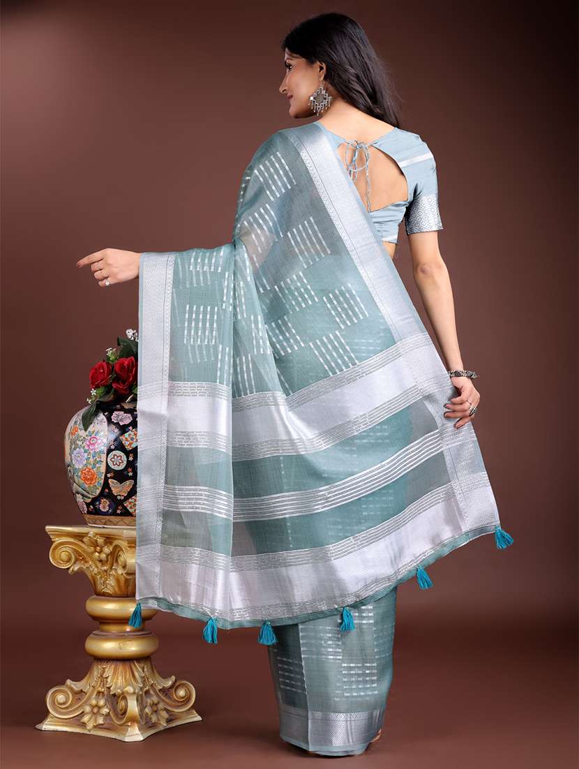 women self design bordered saree with blouse - 21969110 - Standard Image - 3