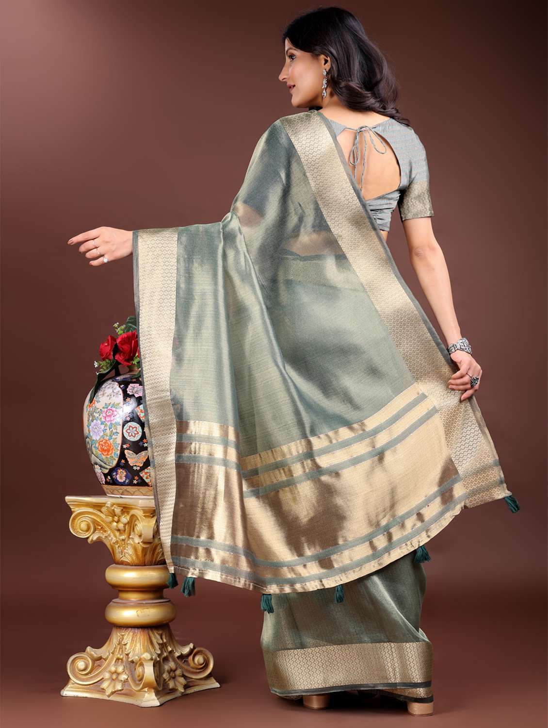 women solid with bordered saree with blouse - 21969150 -  Standard Image - 3