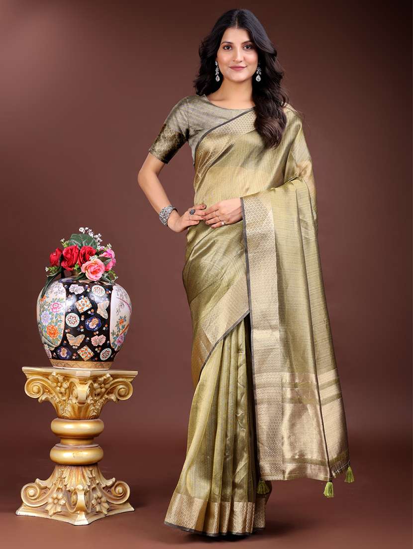 women solid with bordered saree with blouse - 21969152 - Zoom Image - 0
