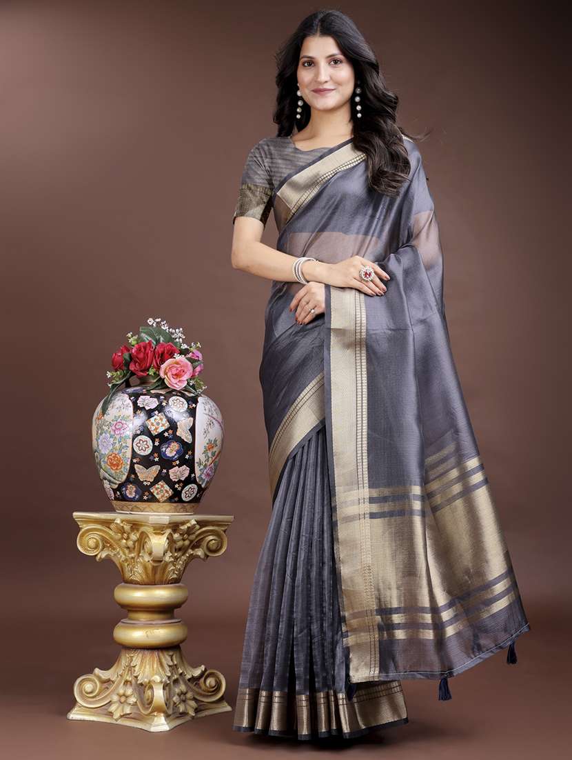 women solid with bordered saree with blouse
