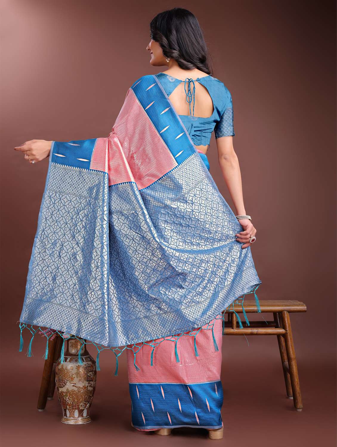women self design southern silk saree with blouse - 21969182 - Standard Image - 3
