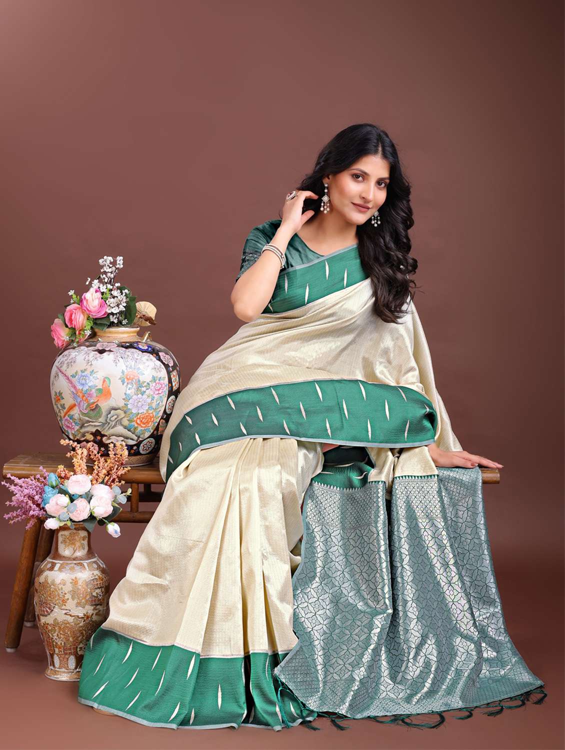 women self design southern silk saree with blouse - 21969185 - Standard Image - 3