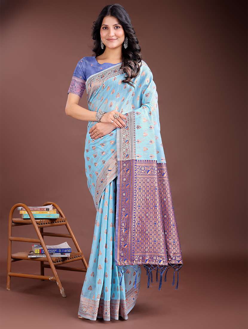 women self design bordered saree with blouse