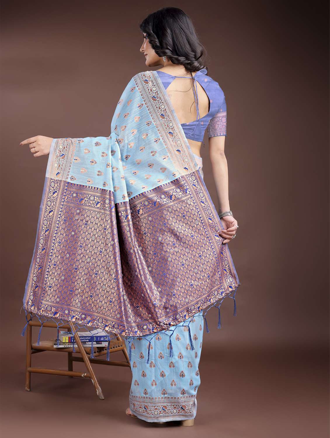 women self design bordered saree with blouse - 21969192 -  Standard Image - 3