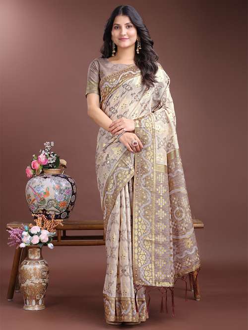 women self design bordered saree with blouse - 21969199 -  Standard Image - 0