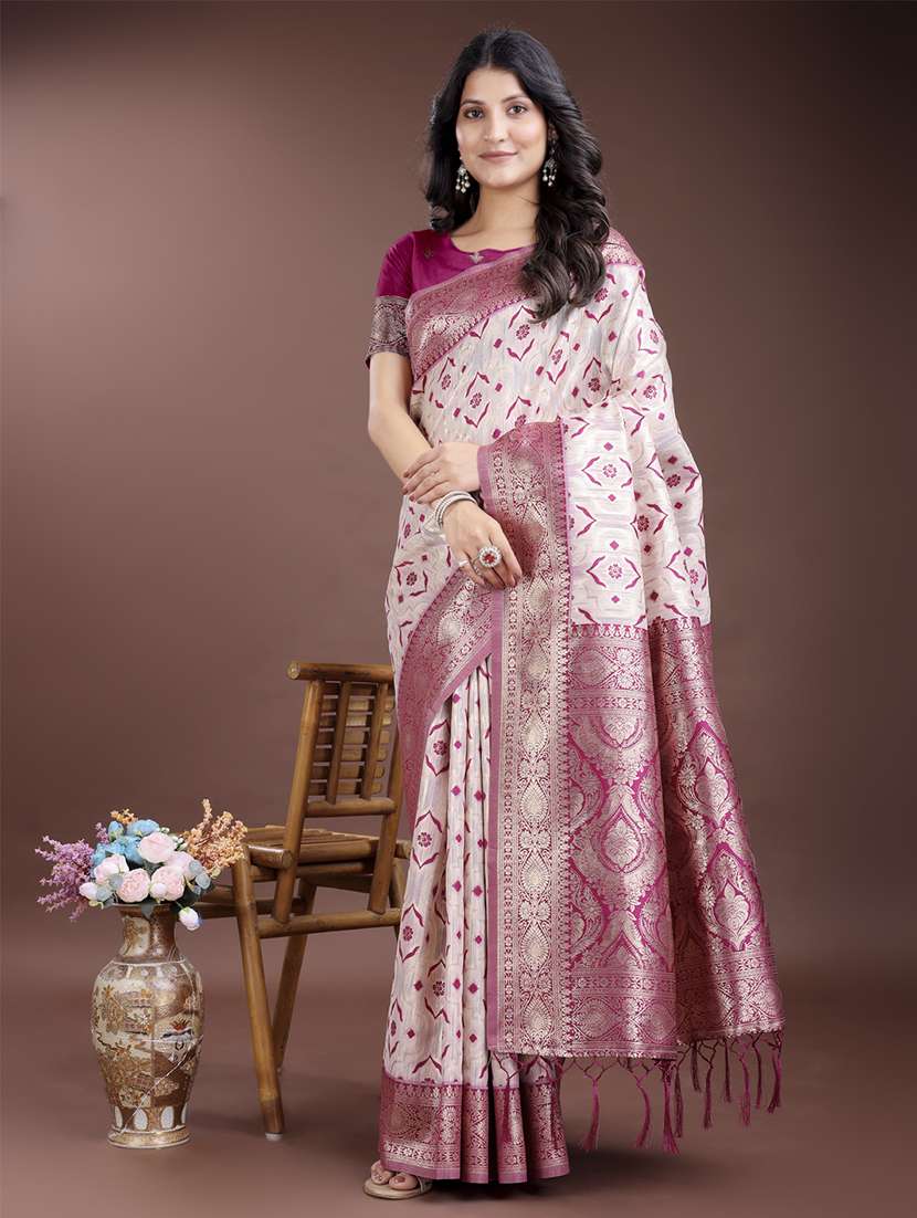 women self design bordered saree with blouse - 21969217 -  Zoom Image - 0