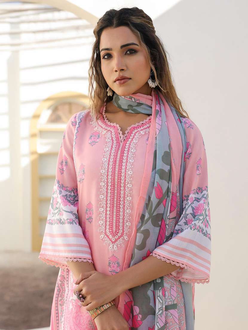 women three quarter sleeve kurta pant with dupatta set - 21969631 - Standard Image - 3