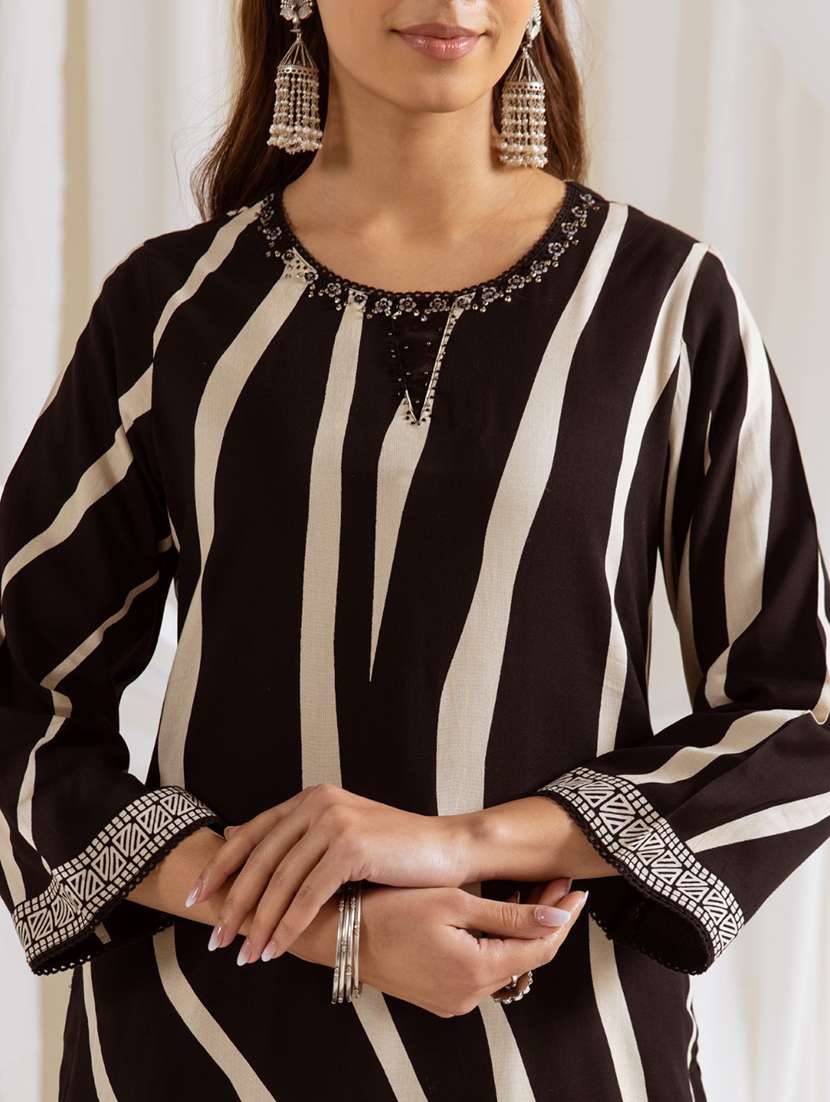 women striped three quarter sleeve kurta pant set - 21969706 - Standard Image - 3