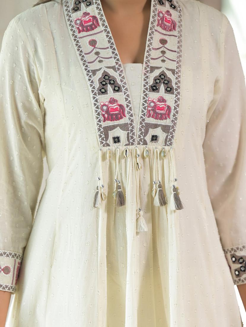 women three quarter sleeve kurta pant with dupatta set - 21969715 - Standard Image - 3