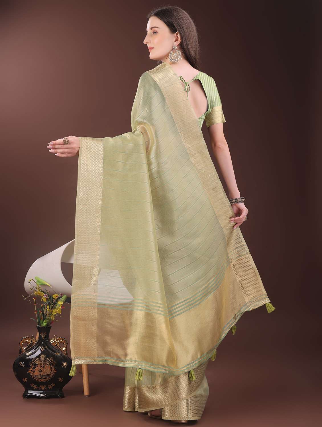 women striped bordered saree with blouse - 21969857 -  Standard Image - 3