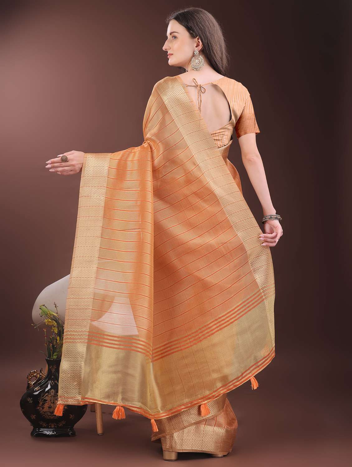 women striped bordered saree with blouse - 21969859 -  Standard Image - 3