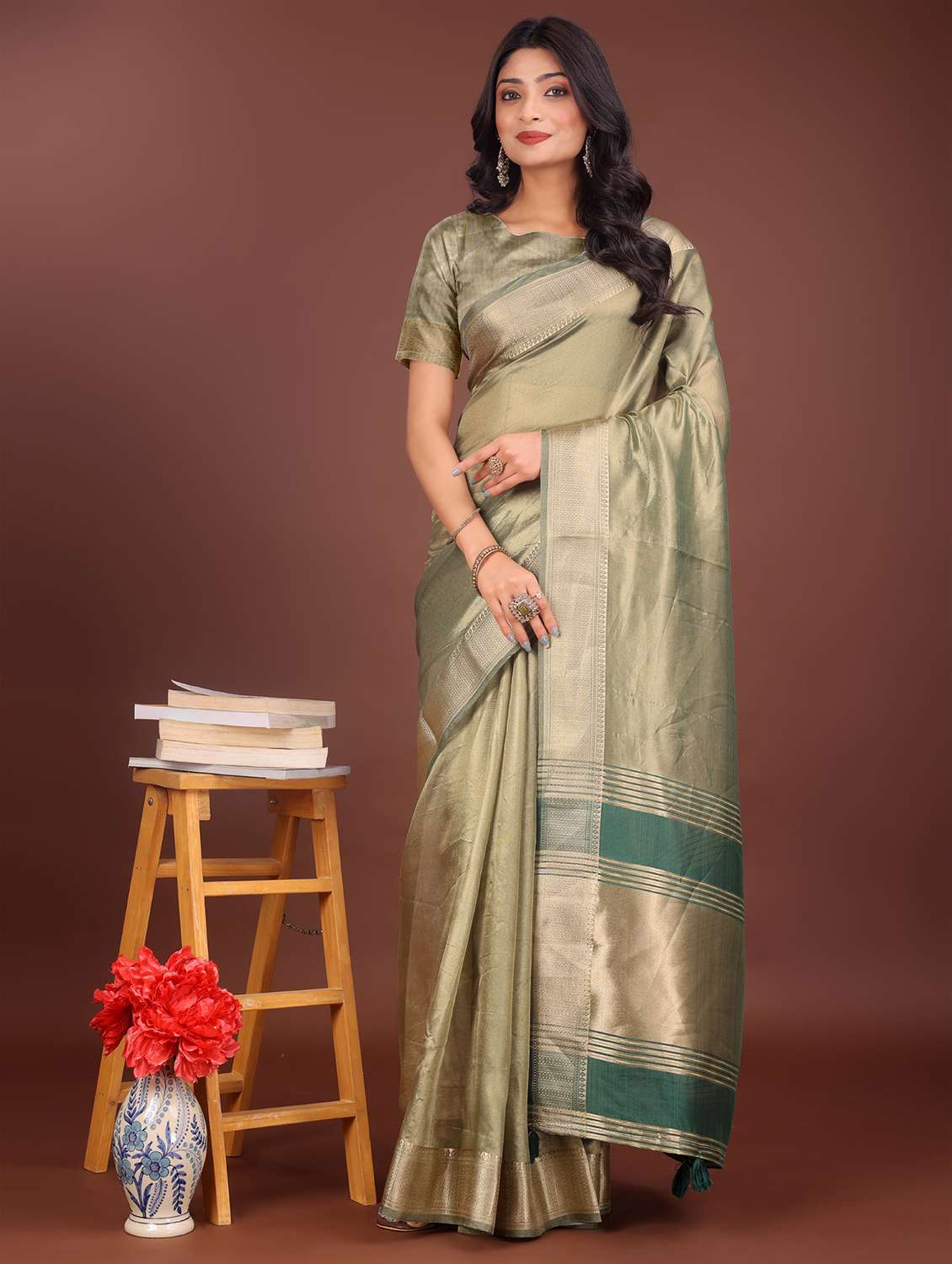 women solid with bordered saree with blouse - 21969866 -  Zoom Image - 0