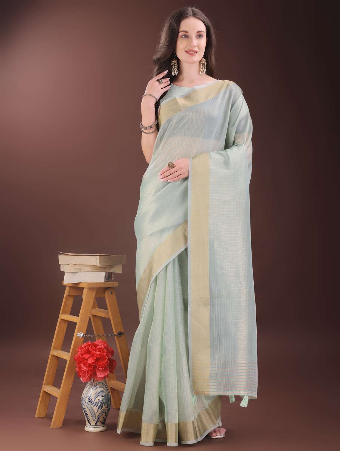 women checkered bordered saree with blouse - 21969873 - Zoom Image - 0