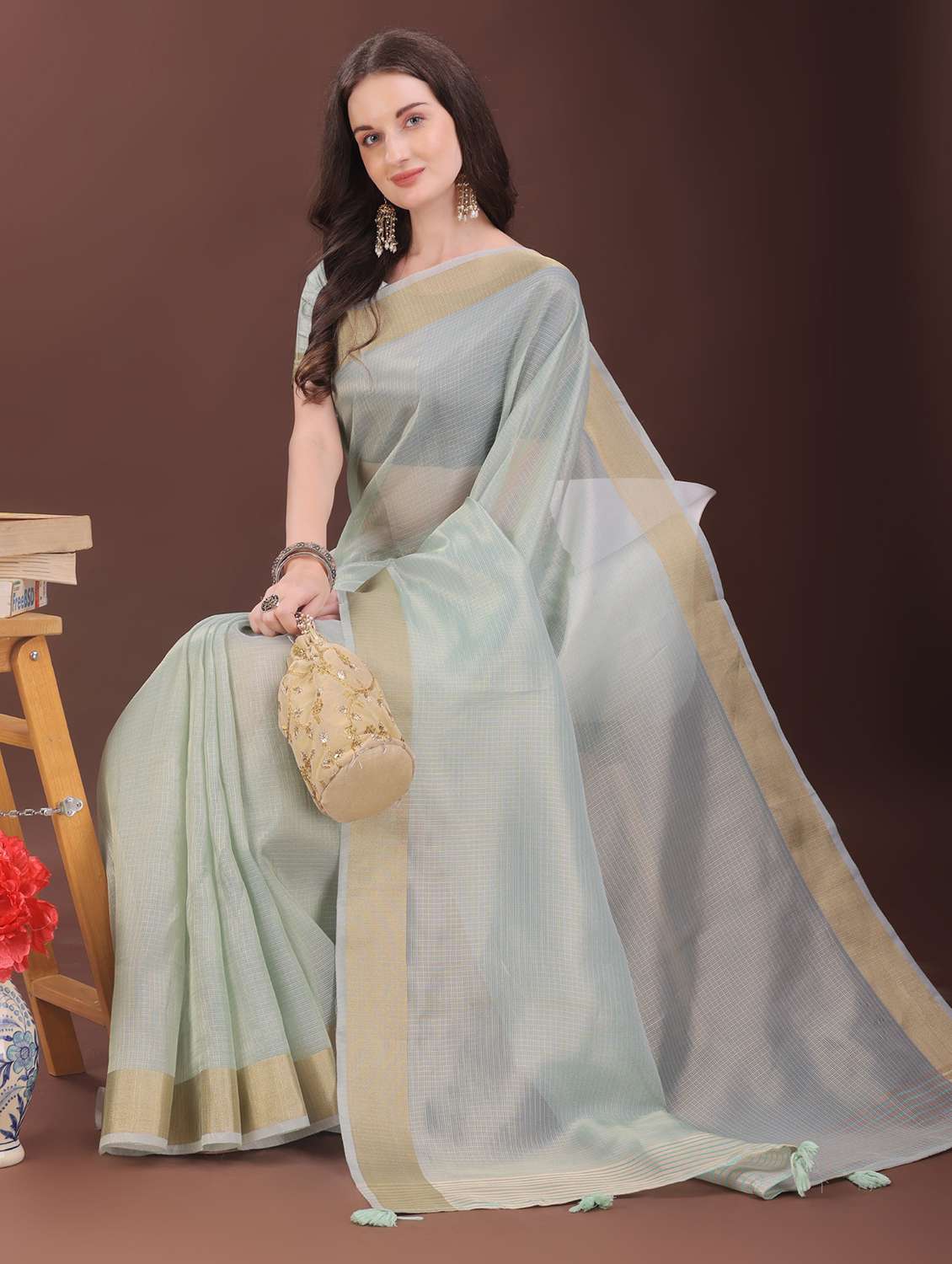 women checkered bordered saree with blouse - 21969873 - Standard Image - 3