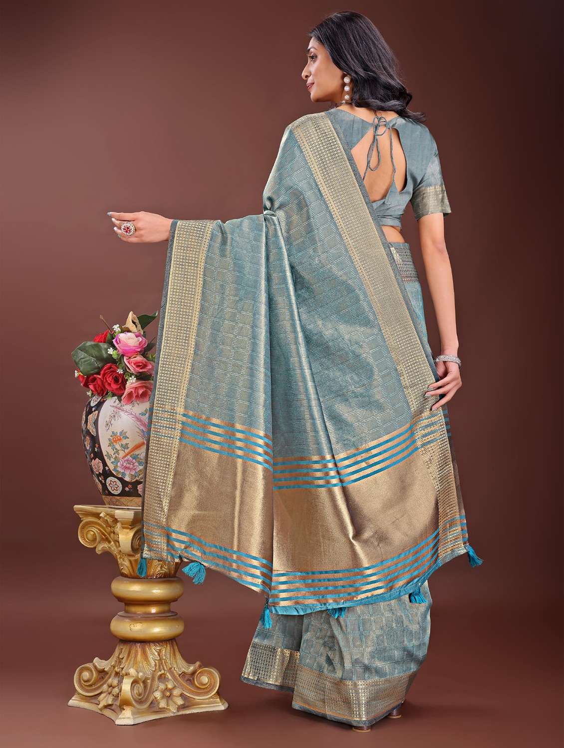 women checkered bordered saree with blouse - 21969884 -  Standard Image - 3