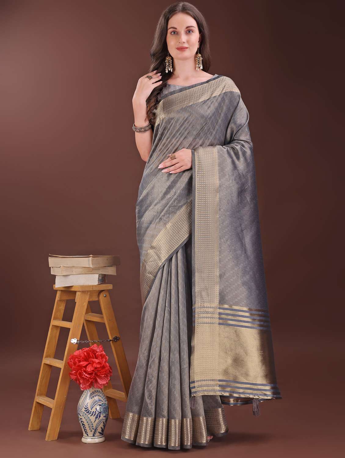 women self design bordered saree with blouse - 21969890 -  Zoom Image - 0
