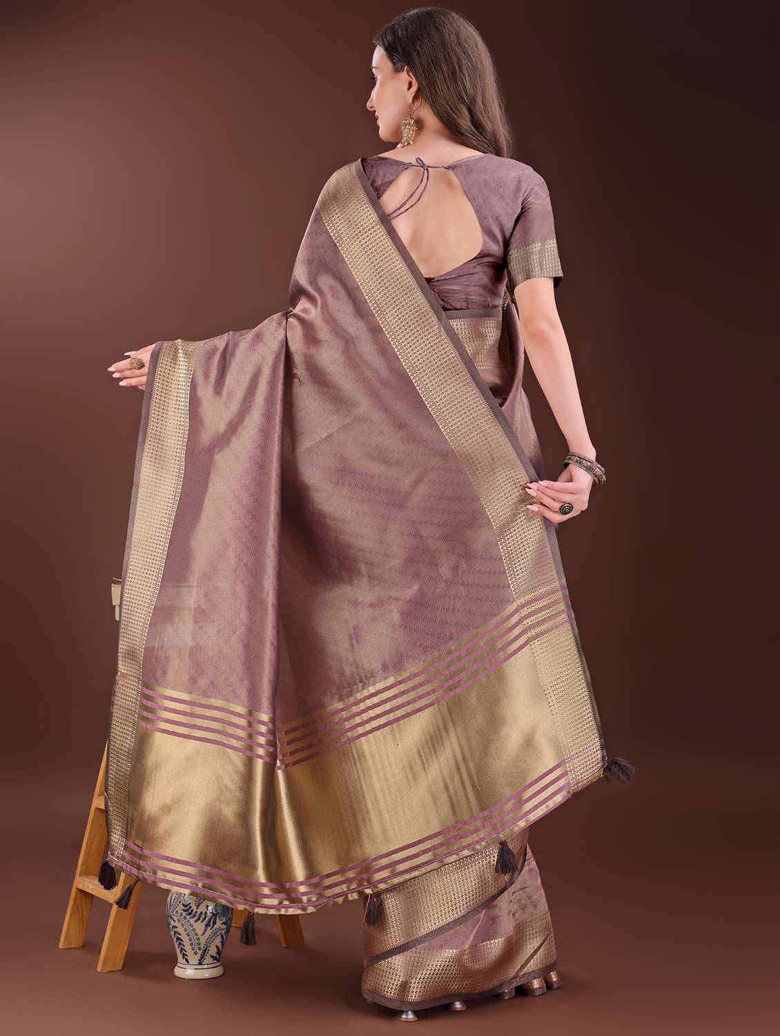women self design bordered saree with blouse - 21969895 -  Standard Image - 3