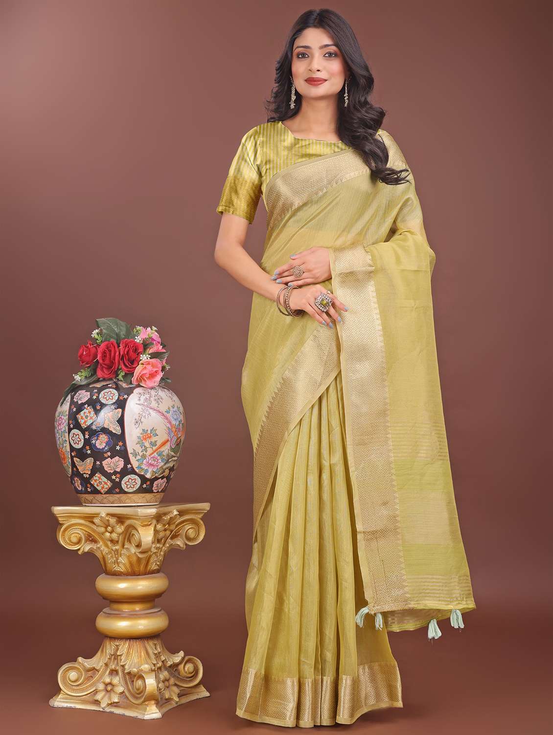 women solid with bordered saree with blouse - 21969897 -  Zoom Image - 0