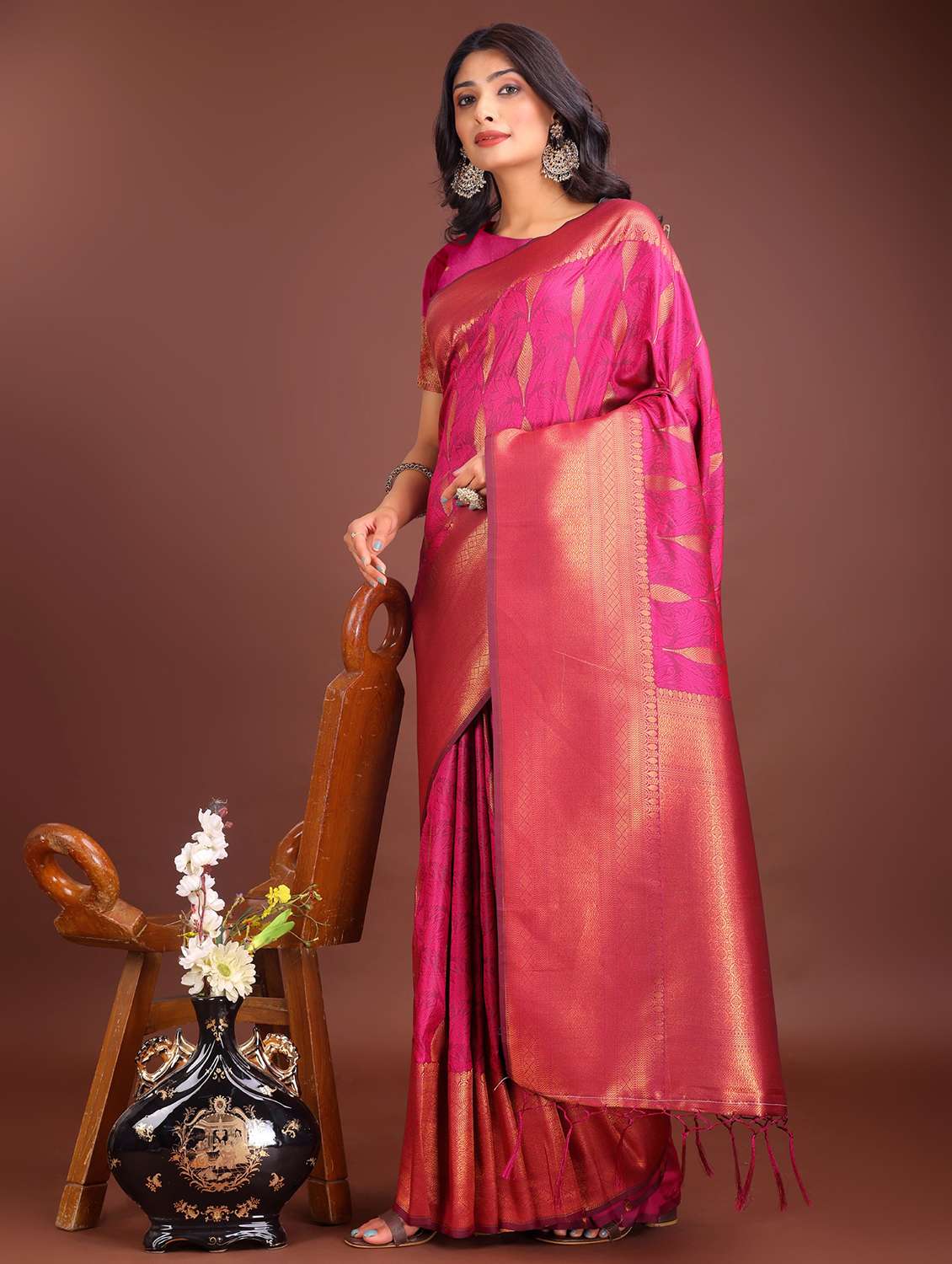 women self design banarasi saree with blouse