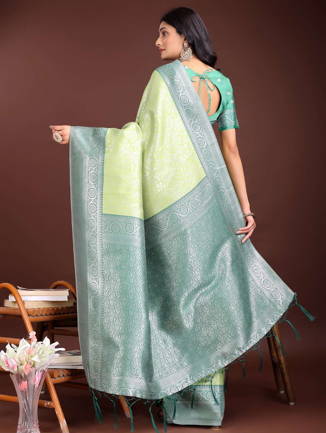 women self design bordered saree with blouse - 21969921 -  Standard Image - 3