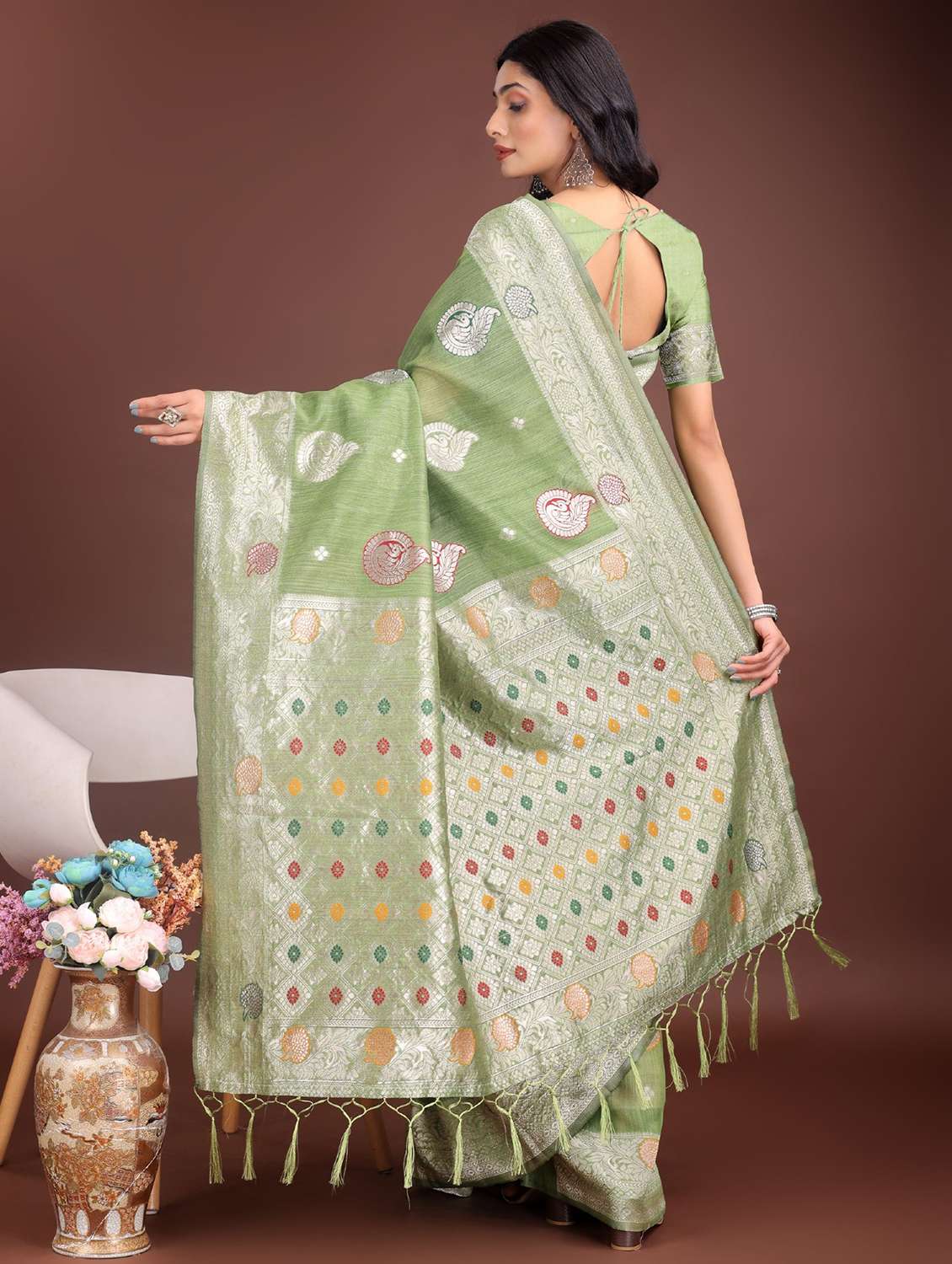 women self design bordered saree with blouse - 21969926 -  Standard Image - 3