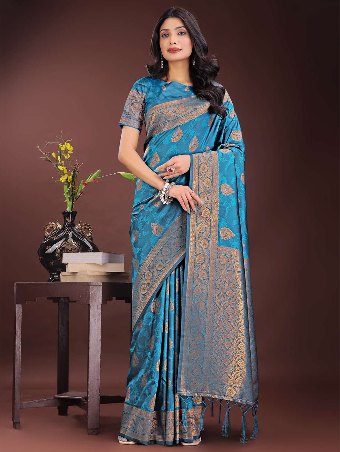 women self design banarasi saree with blouse - 21969936 - Zoom Image - 0