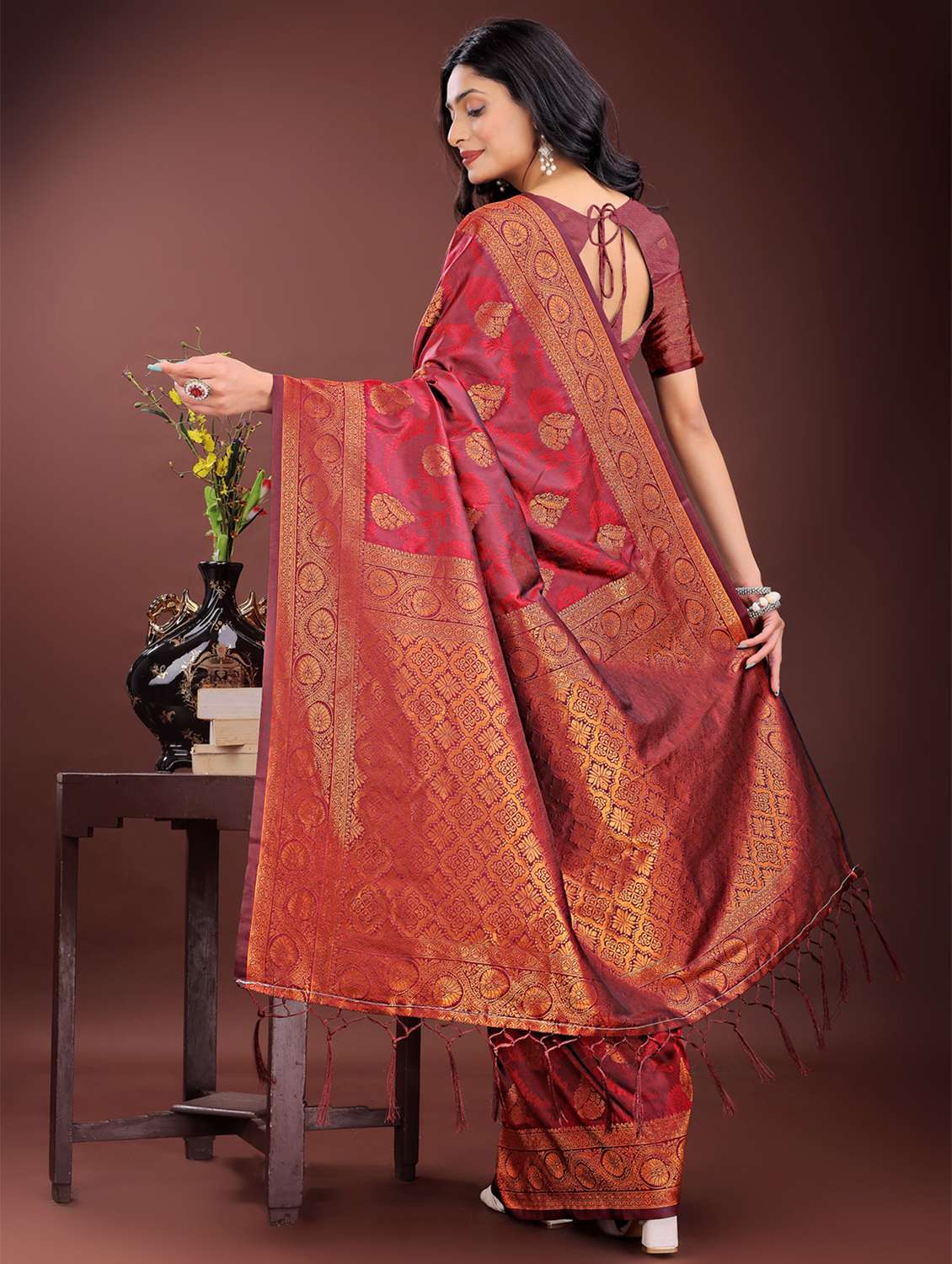 women self design banarasi saree with blouse - 21969937 -  Standard Image - 3